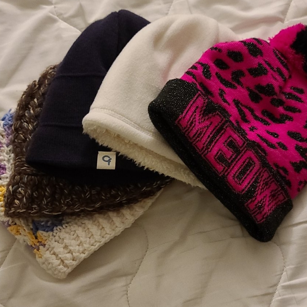 5🔥Girls Beanie Bundle!! - Picture 4 of 4